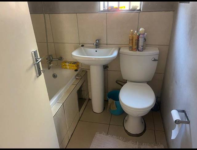 2 BEDROOM HOUSE FOR SALE IN FLEURHOF